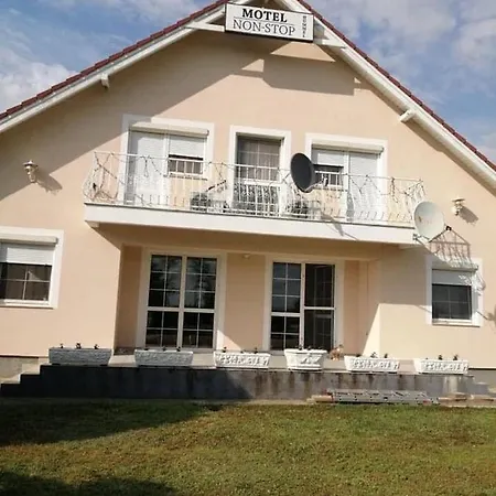 Hummel Motel *